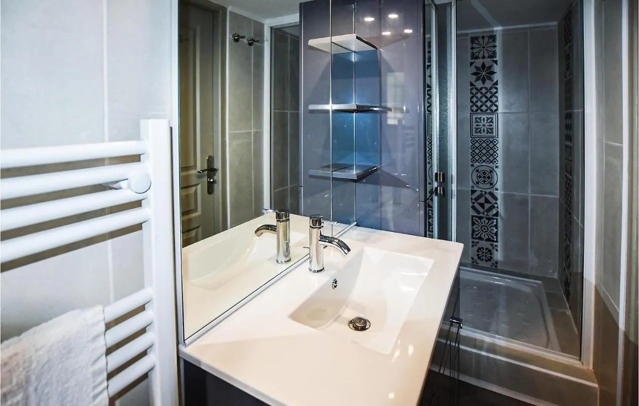 Awesome Apartment In Caumont-Sur-Durance