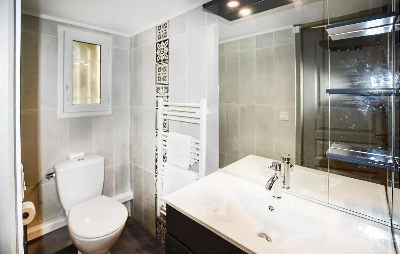Awesome Apartment In Caumont-Sur-Durance